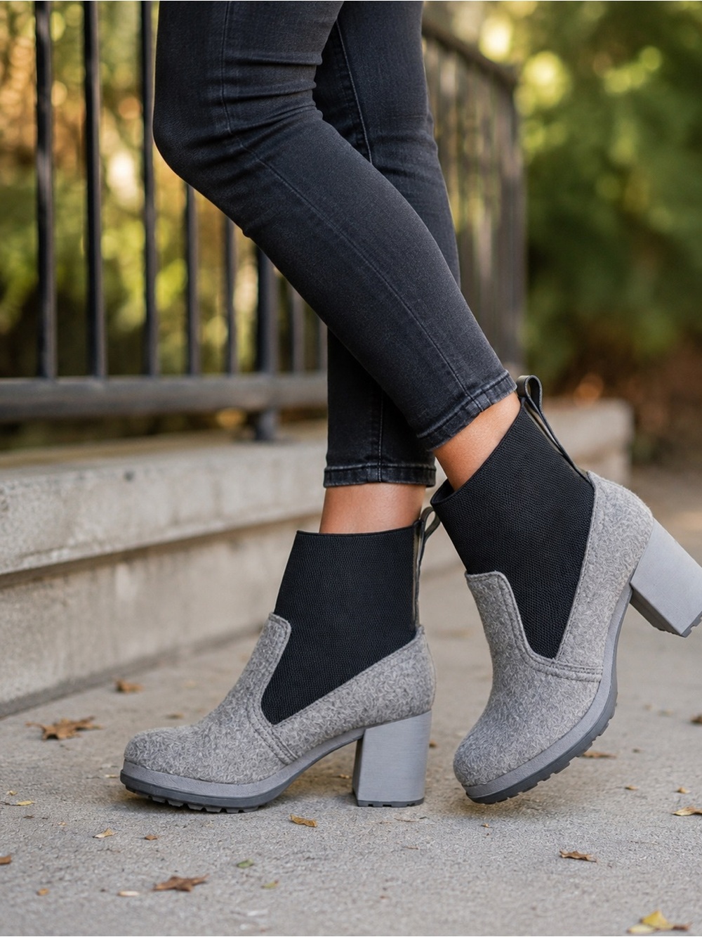 Naked Feet Survival Chelsea Ankle Boots Women Size 8.5 Gray Black Chunky Heel